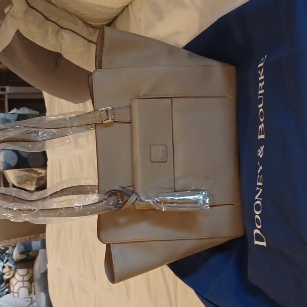 Dooney and bourke florentine shoulder bag